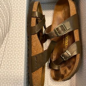 Birkenstock Mayari in Golden Brown